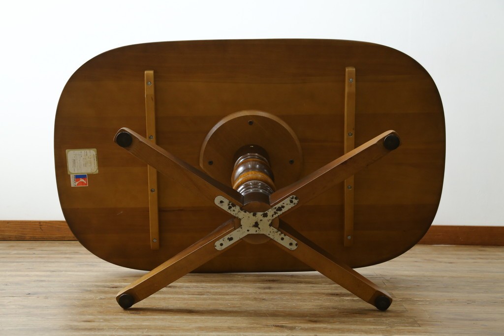 中古　美品　飛騨産業　キツツキ　穂高シリーズ　挽物装飾が映えるダイニングテーブル　(R-085356)