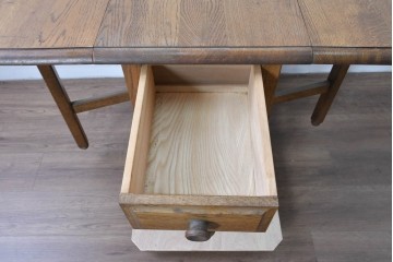 和製ヴィンテージ　ナラ材　機能美が魅力的な引き出し付きのバタフライテーブル　(R-085357)