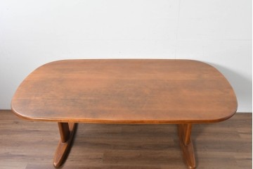 和製ヴィンテージ　KASHIWA(柏木工)　丸みのある天板が優しい表情を添えるダイニングテーブル　(R-085358)