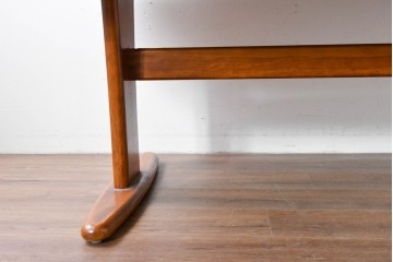 和製ヴィンテージ　KASHIWA(柏木工)　丸みのある天板が優しい表情を添えるダイニングテーブル　(R-085358)