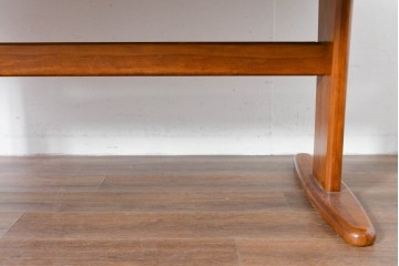 和製ヴィンテージ　KASHIWA(柏木工)　丸みのある天板が優しい表情を添えるダイニングテーブル　(R-085358)