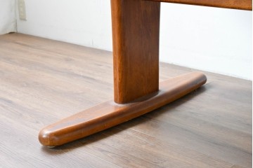 和製ヴィンテージ　KASHIWA(柏木工)　丸みのある天板が優しい表情を添えるダイニングテーブル　(R-085358)