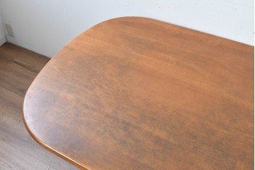 和製ヴィンテージ　KASHIWA(柏木工)　丸みのある天板が優しい表情を添えるダイニングテーブル　(R-085358)