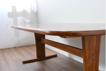 和製ヴィンテージ　KASHIWA(柏木工)　丸みのある天板が優しい表情を添えるダイニングテーブル　(R-085358)