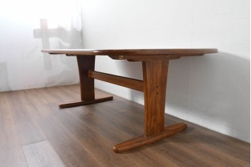 和製ヴィンテージ　KASHIWA(柏木工)　丸みのある天板が優しい表情を添えるダイニングテーブル　(R-085358)