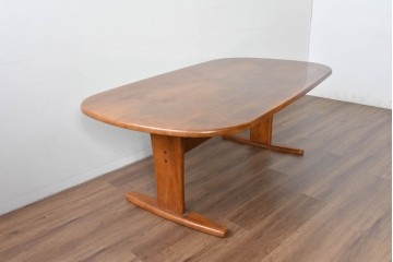 和製ヴィンテージ　KASHIWA(柏木工)　丸みのある天板が優しい表情を添えるダイニングテーブル　(R-085358)