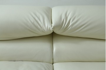 中古　IDC大塚家具取り扱い　Elba(エルバイタリア)　フォーエバーヤング　やわらかな質感とボリューム感が心地よい2人掛けソファ　定価約110万円　(R-085359)