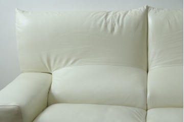 中古　IDC大塚家具取り扱い　Elba(エルバイタリア)　フォーエバーヤング　やわらかな質感とボリューム感が心地よい2人掛けソファ　定価約110万円　(R-085359)