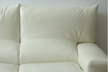中古　IDC大塚家具取り扱い　Elba(エルバイタリア)　フォーエバーヤング　やわらかな質感とボリューム感が心地よい2人掛けソファ　定価約110万円　(R-085359)