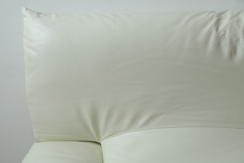 中古　IDC大塚家具取り扱い　Elba(エルバイタリア)　フォーエバーヤング　やわらかな質感とボリューム感が心地よい2人掛けソファ　定価約110万円　(R-085359)