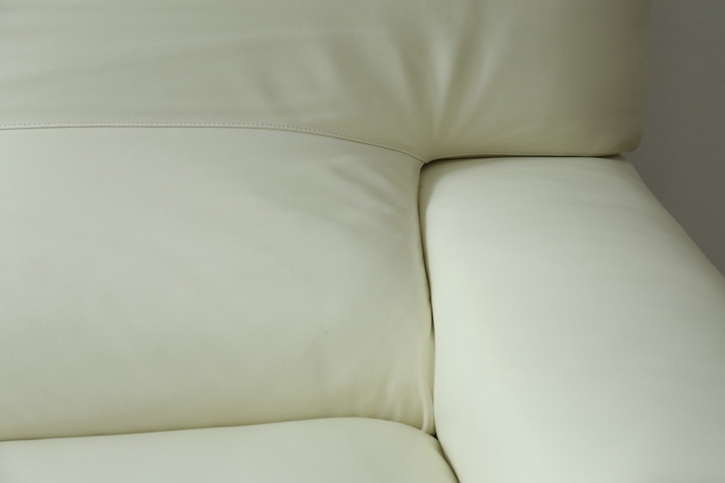 中古　IDC大塚家具取り扱い　Elba(エルバイタリア)　フォーエバーヤング　やわらかな質感とボリューム感が心地よい2人掛けソファ　定価約110万円　(R-085359)