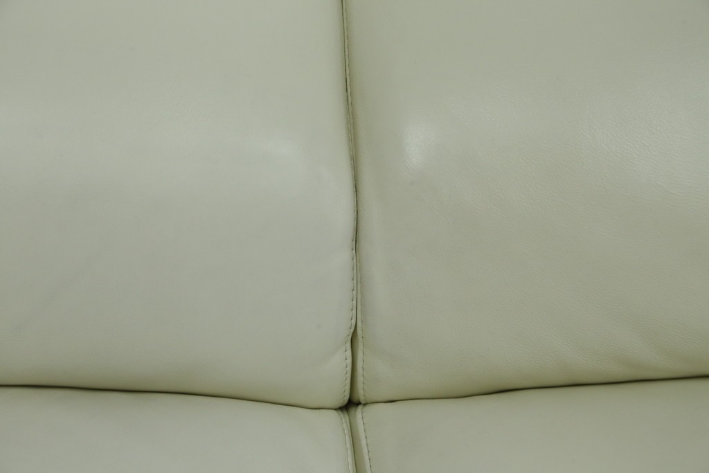 中古　IDC大塚家具取り扱い　Elba(エルバイタリア)　フォーエバーヤング　やわらかな質感とボリューム感が心地よい2人掛けソファ　定価約110万円　(R-085359)