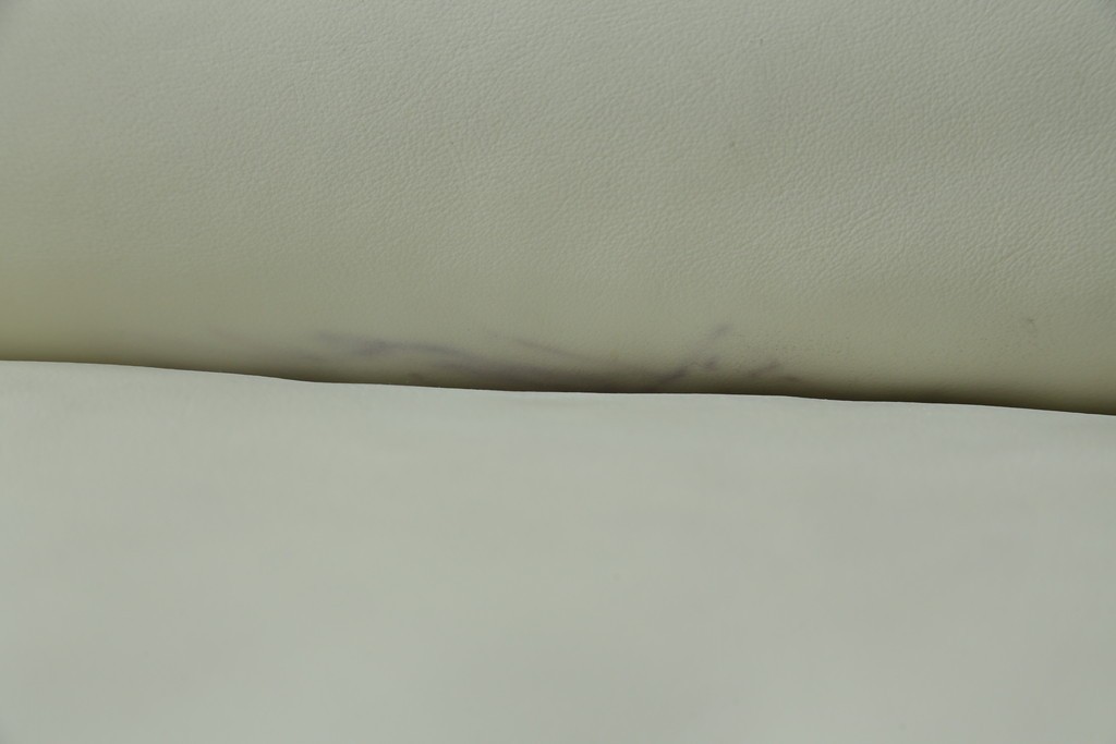 中古　IDC大塚家具取り扱い　Elba(エルバイタリア)　フォーエバーヤング　やわらかな質感とボリューム感が心地よい2人掛けソファ　定価約110万円　(R-085359)