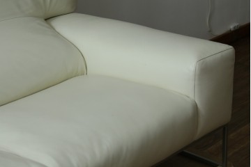 中古　IDC大塚家具取り扱い　Elba(エルバイタリア)　フォーエバーヤング　やわらかな質感とボリューム感が心地よい2人掛けソファ　定価約110万円　(R-085359)