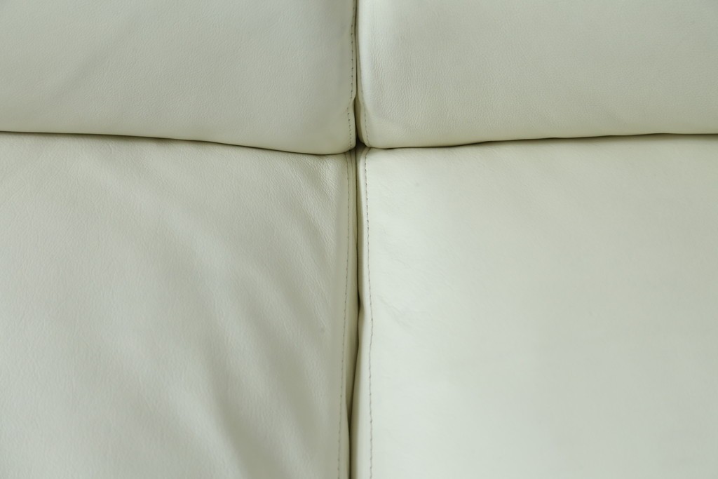 中古　IDC大塚家具取り扱い　Elba(エルバイタリア)　フォーエバーヤング　やわらかな質感とボリューム感が心地よい2人掛けソファ　定価約110万円　(R-085359)