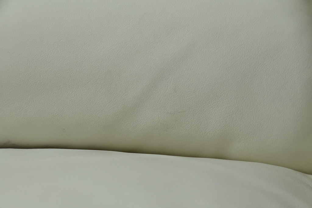 中古　IDC大塚家具取り扱い　Elba(エルバイタリア)　フォーエバーヤング　やわらかな質感とボリューム感が心地よい2人掛けソファ　定価約110万円　(R-085359)