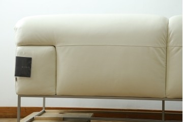 中古　IDC大塚家具取り扱い　Elba(エルバイタリア)　フォーエバーヤング　やわらかな質感とボリューム感が心地よい2人掛けソファ　定価約110万円　(R-085359)