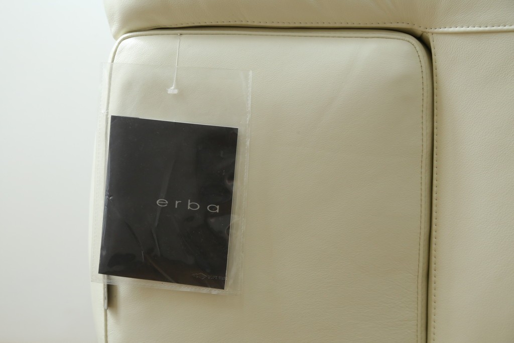 中古　IDC大塚家具取り扱い　Elba(エルバイタリア)　フォーエバーヤング　やわらかな質感とボリューム感が心地よい2人掛けソファ　定価約110万円　(R-085359)