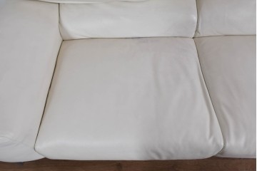 中古　IDC大塚家具取り扱い　Elba(エルバイタリア)　フォーエバーヤング　やわらかな質感とボリューム感が心地よい2人掛けソファ　定価約110万円　(R-085359)