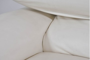 中古　IDC大塚家具取り扱い　Elba(エルバイタリア)　フォーエバーヤング　やわらかな質感とボリューム感が心地よい2人掛けソファ　定価約110万円　(R-085359)