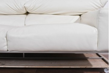 中古　IDC大塚家具取り扱い　Elba(エルバイタリア)　フォーエバーヤング　やわらかな質感とボリューム感が心地よい2人掛けソファ　定価約110万円　(R-085359)