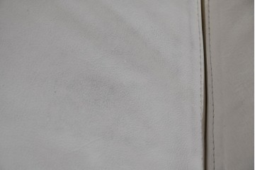 中古　IDC大塚家具取り扱い　Elba(エルバイタリア)　フォーエバーヤング　やわらかな質感とボリューム感が心地よい2人掛けソファ　定価約110万円　(R-085359)