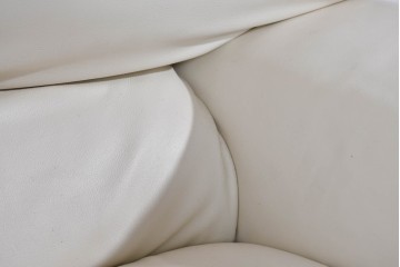 中古　IDC大塚家具取り扱い　Elba(エルバイタリア)　フォーエバーヤング　やわらかな質感とボリューム感が心地よい2人掛けソファ　定価約110万円　(R-085359)