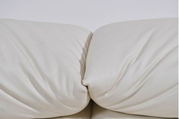 中古　IDC大塚家具取り扱い　Elba(エルバイタリア)　フォーエバーヤング　やわらかな質感とボリューム感が心地よい2人掛けソファ　定価約110万円　(R-085359)