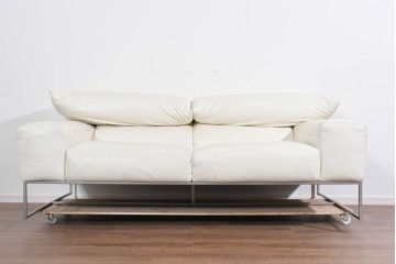 中古　IDC大塚家具取り扱い　Elba(エルバイタリア)　フォーエバーヤング　やわらかな質感とボリューム感が心地よい2人掛けソファ　定価約110万円　(R-085359)