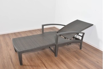 中古　美品　アウトドアリビングブランド　DEDON(デドン)　Panama(パナマ)　リチャード・フリニアデザインのビーチチェア　定価約35万円　(R-085360)