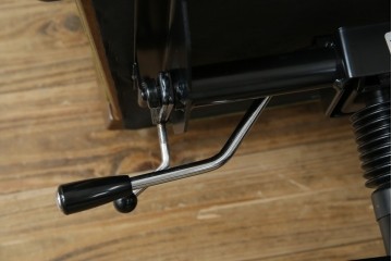 中古　美品　希少な廃番品　maruni(マルニ木工)　地中海シリーズ　深みのあるグリーンが上品なデスクチェア　(R-085362)