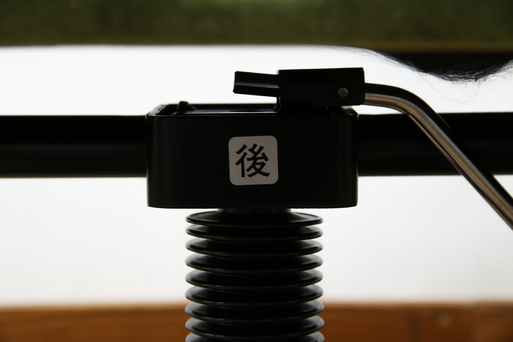 中古　美品　希少な廃番品　maruni(マルニ木工)　地中海シリーズ　深みのあるグリーンが上品なデスクチェア　(R-085362)