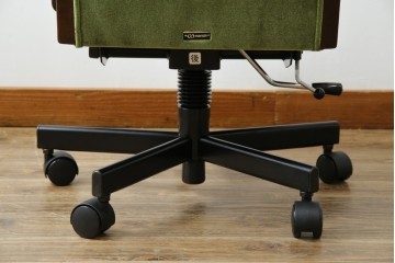 中古　美品　希少な廃番品　maruni(マルニ木工)　地中海シリーズ　深みのあるグリーンが上品なデスクチェア　(R-085362)