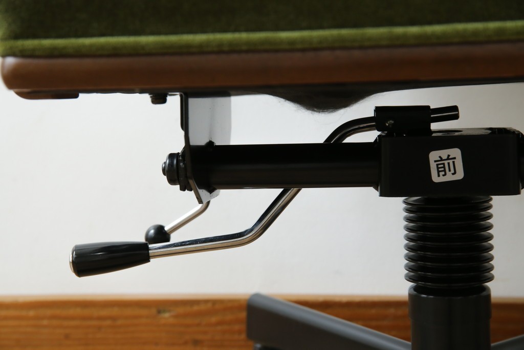 中古　美品　希少な廃番品　maruni(マルニ木工)　地中海シリーズ　深みのあるグリーンが上品なデスクチェア　(R-085362)