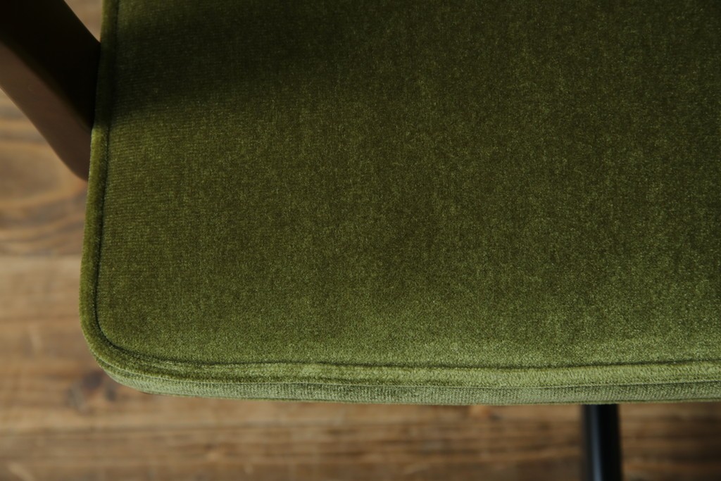 中古　美品　希少な廃番品　maruni(マルニ木工)　地中海シリーズ　深みのあるグリーンが上品なデスクチェア　(R-085362)