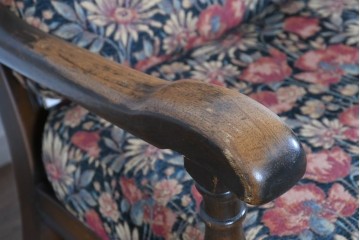 イギリスヴィンテージ　ERCOL(アーコール)　Old Colonial(オールドコロニアル)　英国らしい重厚デザインが魅力のイージーチェア　(R-085363)