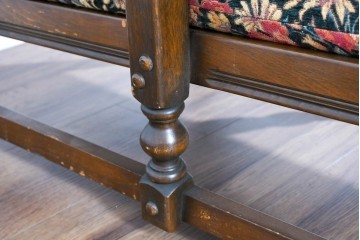 イギリスヴィンテージ　ERCOL(アーコール)　Old Colonial(オールドコロニアル)　英国らしい重厚デザインが魅力のイージーチェア　(R-085363)