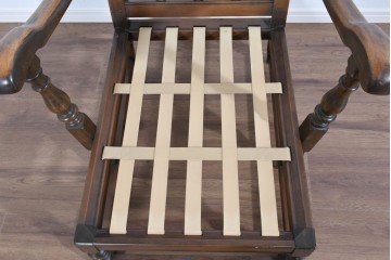 イギリスヴィンテージ　ERCOL(アーコール)　Old Colonial(オールドコロニアル)　英国らしい重厚デザインが魅力のイージーチェア　(R-085363)