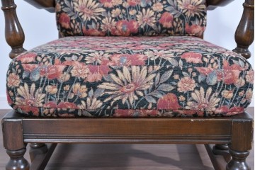 イギリスヴィンテージ　ERCOL(アーコール)　Old Colonial(オールドコロニアル)　英国らしい重厚デザインが魅力のイージーチェア　(R-085363)
