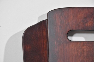 中古　美品　神居民芸家具　素朴な温もりとやわらかな背板デザインが魅力のチェア　(R-085365)