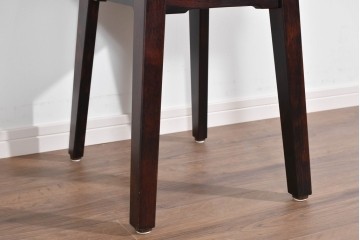 中古　美品　神居民芸家具　素朴な温もりとやわらかな背板デザインが魅力のチェア　(R-085365)