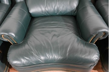 中古　展示品　超美品　ホワイトハウス御用達　アメリカ高級家具　ハンコックアンドムーア(Hancock&Moore)　クラシカルな1人掛けレザーソファ3脚セット　セット定価約270万円相当　(R-085366)