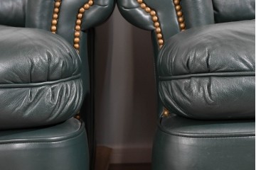 中古　展示品　超美品　ホワイトハウス御用達　アメリカ高級家具　ハンコックアンドムーア(Hancock&Moore)　クラシカルな1人掛けレザーソファ3脚セット　セット定価約270万円相当　(R-085366)