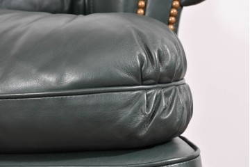 中古　展示品　超美品　ホワイトハウス御用達　アメリカ高級家具　ハンコック&ムーア(Hancock & Moore)　上質レザーの1人掛けソファ2脚　定価(2脚合計)約180万円　(R-085367)