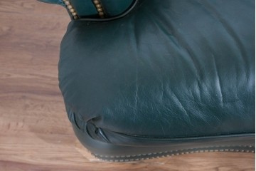 中古　展示品　超美品　ホワイトハウス御用達　アメリカ高級家具　ハンコックアンドムーア(Hancock&Moore)　クラシカルな3人掛けレザーソファ　定価約120万円相当　(R-085368)