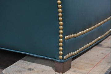 中古　展示品　超美品　ホワイトハウス御用達　アメリカ高級家具　ハンコックアンドムーア(Hancock&Moore)　クラシカルな3人掛けレザーソファ　定価約120万円相当　(R-085368)