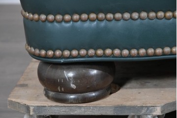 中古　展示品　超美品　ホワイトハウス御用達　アメリカ高級家具　ハンコックアンドムーア(Hancock&Moore)　クラシカルな3人掛けレザーソファ　定価約120万円相当　(R-085368)