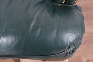 中古　展示品　超美品　ホワイトハウス御用達　アメリカ高級家具　ハンコックアンドムーア(Hancock&Moore)　クラシカルな3人掛けレザーソファ　定価約120万円相当　(R-085368)