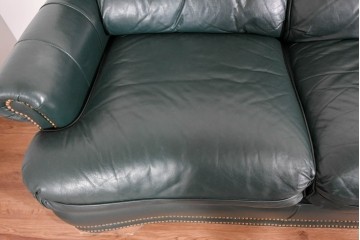 中古　展示品　超美品　ホワイトハウス御用達　アメリカ高級家具　ハンコックアンドムーア(Hancock&Moore)　クラシカルな3人掛けレザーソファ　定価約120万円相当　(R-085368)