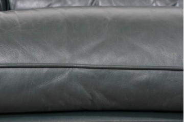 中古　展示品　超美品　ホワイトハウス御用達　アメリカ高級家具　ハンコックアンドムーア(Hancock&Moore)　クラシカルな3人掛けレザーソファ　定価約120万円相当　(R-085368)